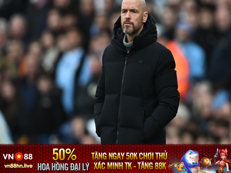 Ten Hag ám chỉ Man Utd thua derby vì trọng tài