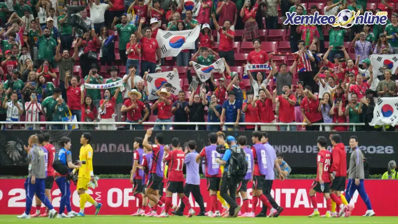 Hàn Quốc và Mexico trên khán đài sau trận đấu World Cup