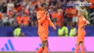 Van Dijk "mất cảm giác ở phần đùi" sau một tình huống va chạm