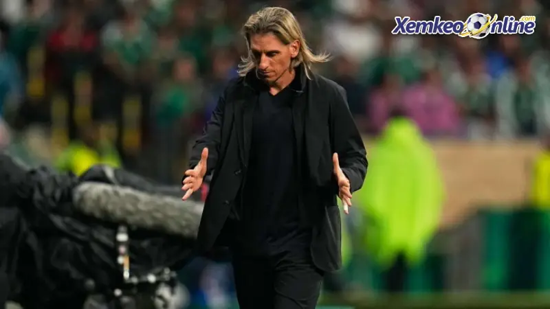 HLV Sebastian Beccacece quyết định chia tay ĐT Ecuador sau thất bại trước Mexico ở vòng 32 đội