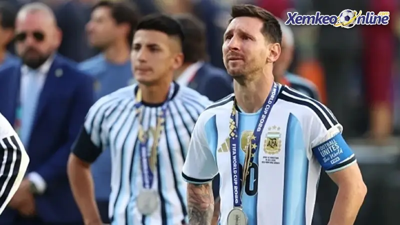 Messi và các đồng đội ngậm ngùi giành vị trí á quân
