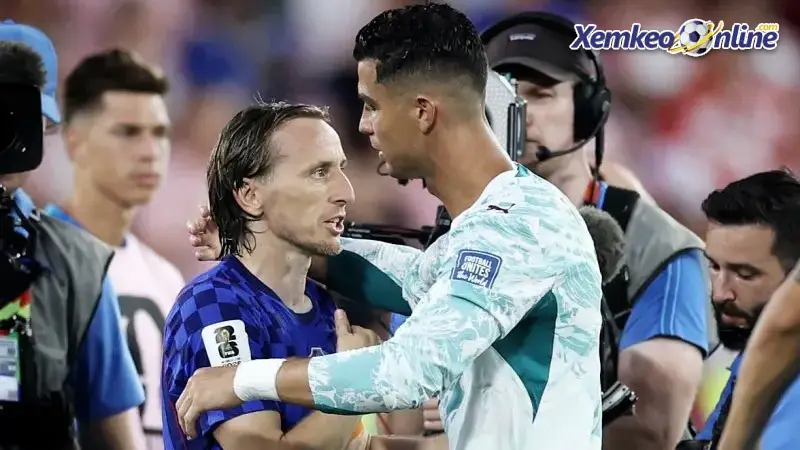 Modric được Ronaldo an ủi sau trận đấu